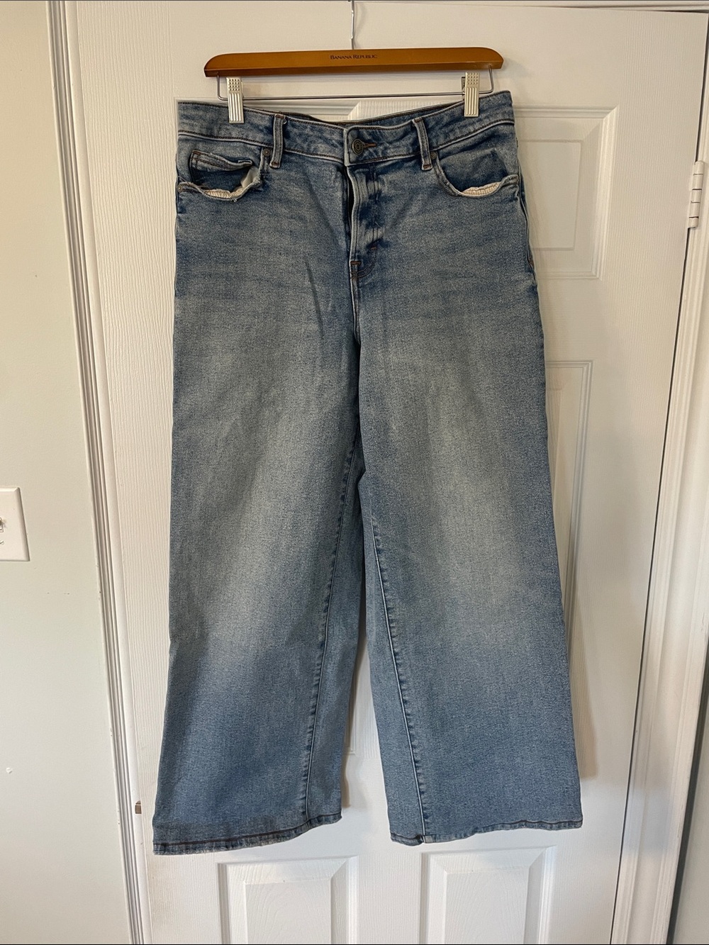 Classic Light Wash Wide-Leg Jeans for Women